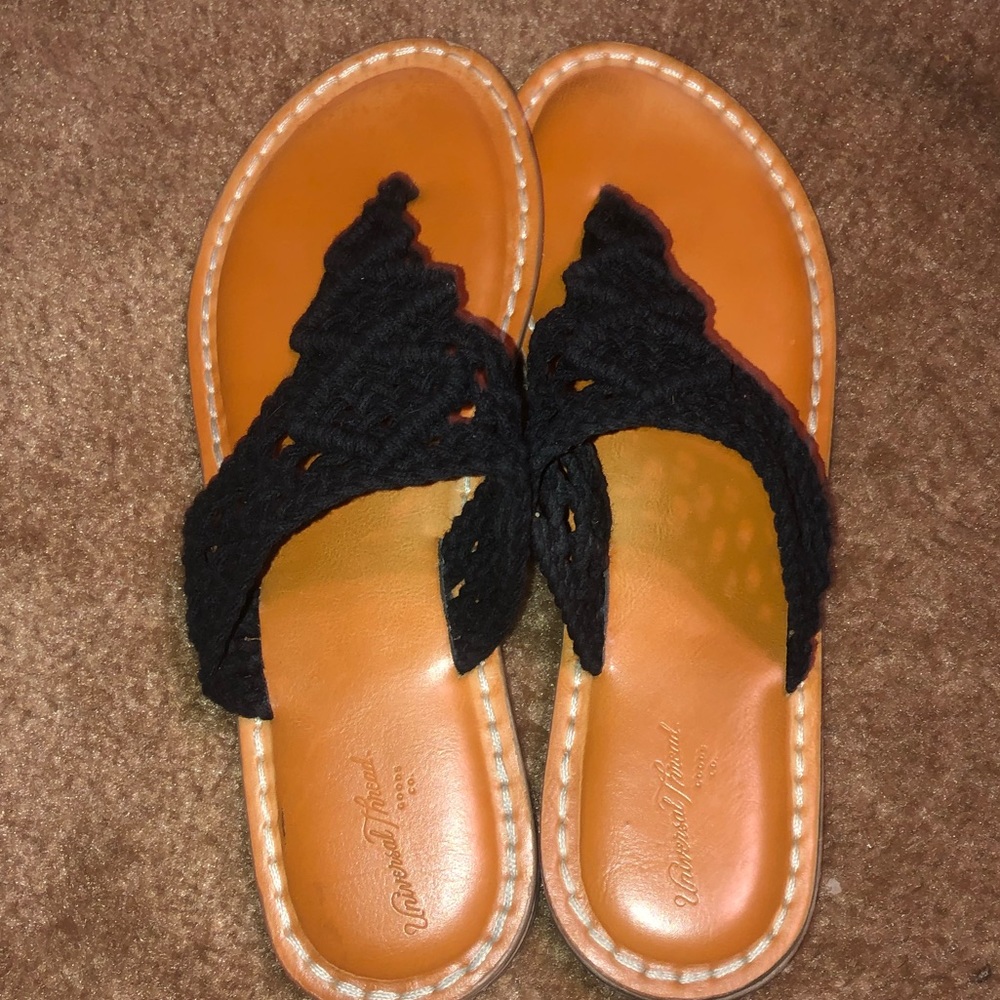 black sandals size 8